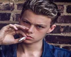 Josh Ryan (TikTok) smoking